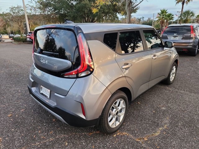 2025 Kia Soul LX photo 2