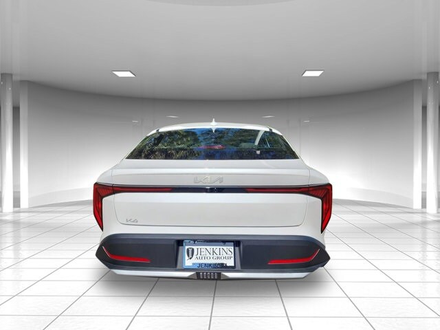 2025 Kia K4 LXS photo 3