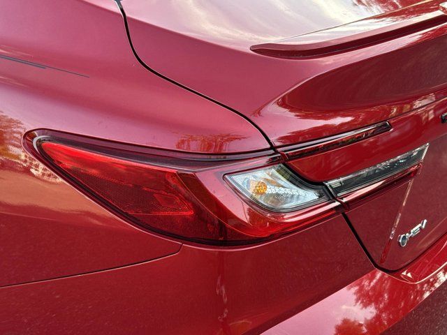 2025 Toyota Camry SE - Photo 8