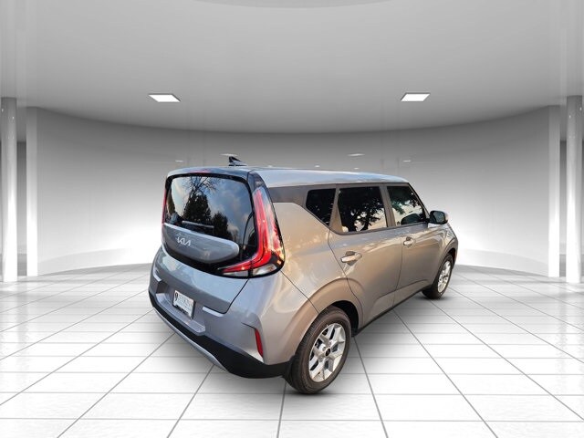 2025 Kia Soul LX photo 3