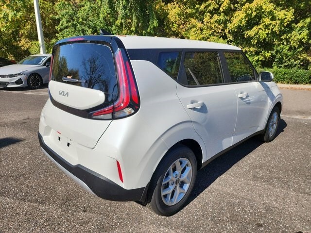 2025 Kia Soul LX photo 3