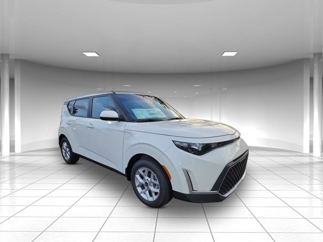 2025 Kia Soul LX's photo