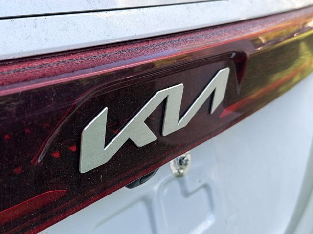 2024 Kia Carnival EX - Photo 10