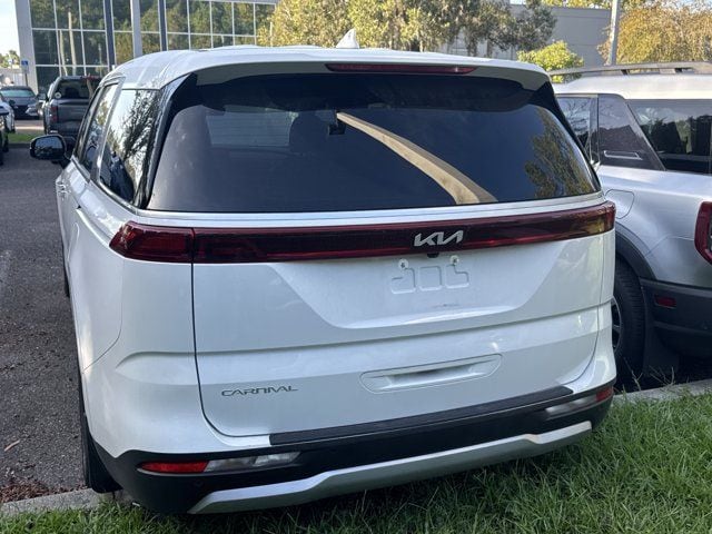 2024 Kia Carnival EX - Photo 6