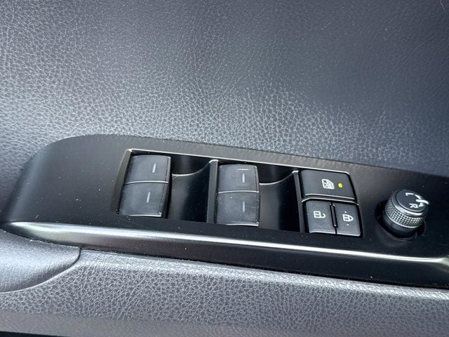 2025 Toyota Camry SE - Photo 19
