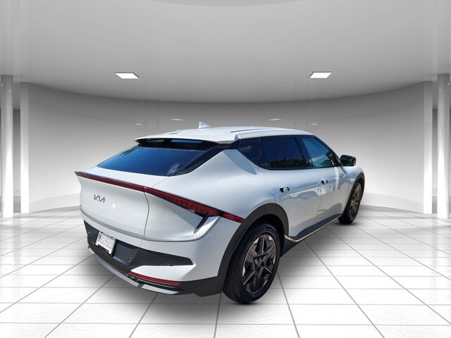 2025 Kia EV6 Light photo 2