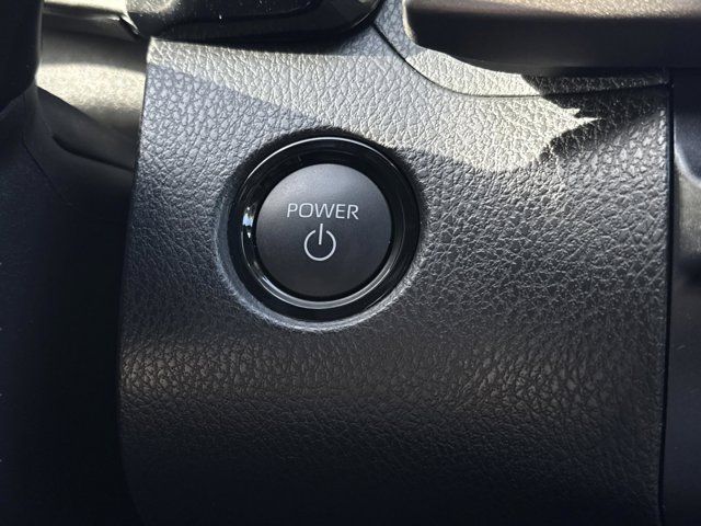 2025 Toyota Camry SE - Photo 28