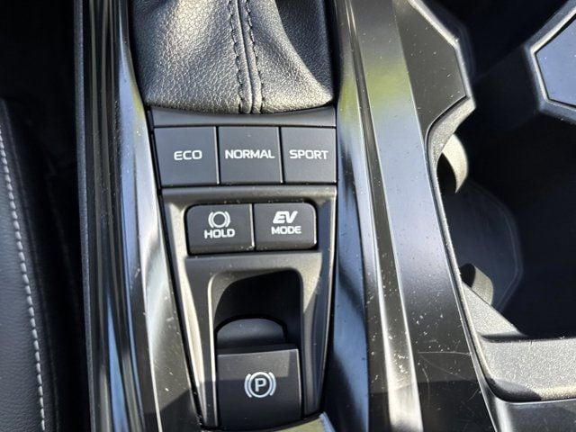 2025 Toyota Camry SE - Photo 27