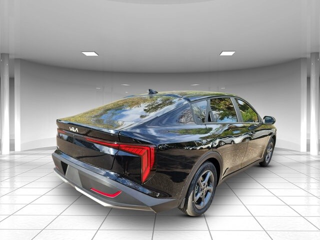 2025 Kia K4 LXS photo 3