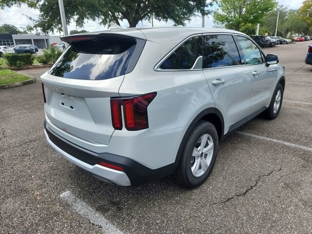 2026 Kia Sorento LX photo 2
