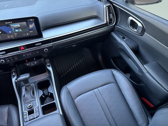 2025 Kia Sorento EX - Photo 17