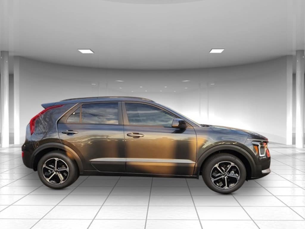 New 2026 Kia Niro LX SUV