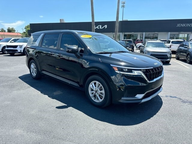 2022 Kia Carnival LXS photo 2