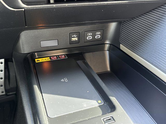 2025 Toyota Camry SE - Photo 25