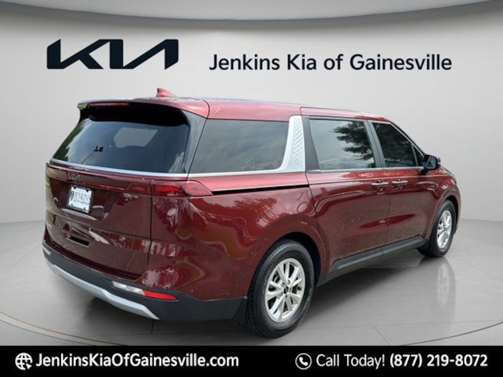 Used 2024 Kia Carnival LX Minivan/Van