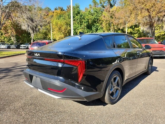 2025 Kia K4 LXS photo 2