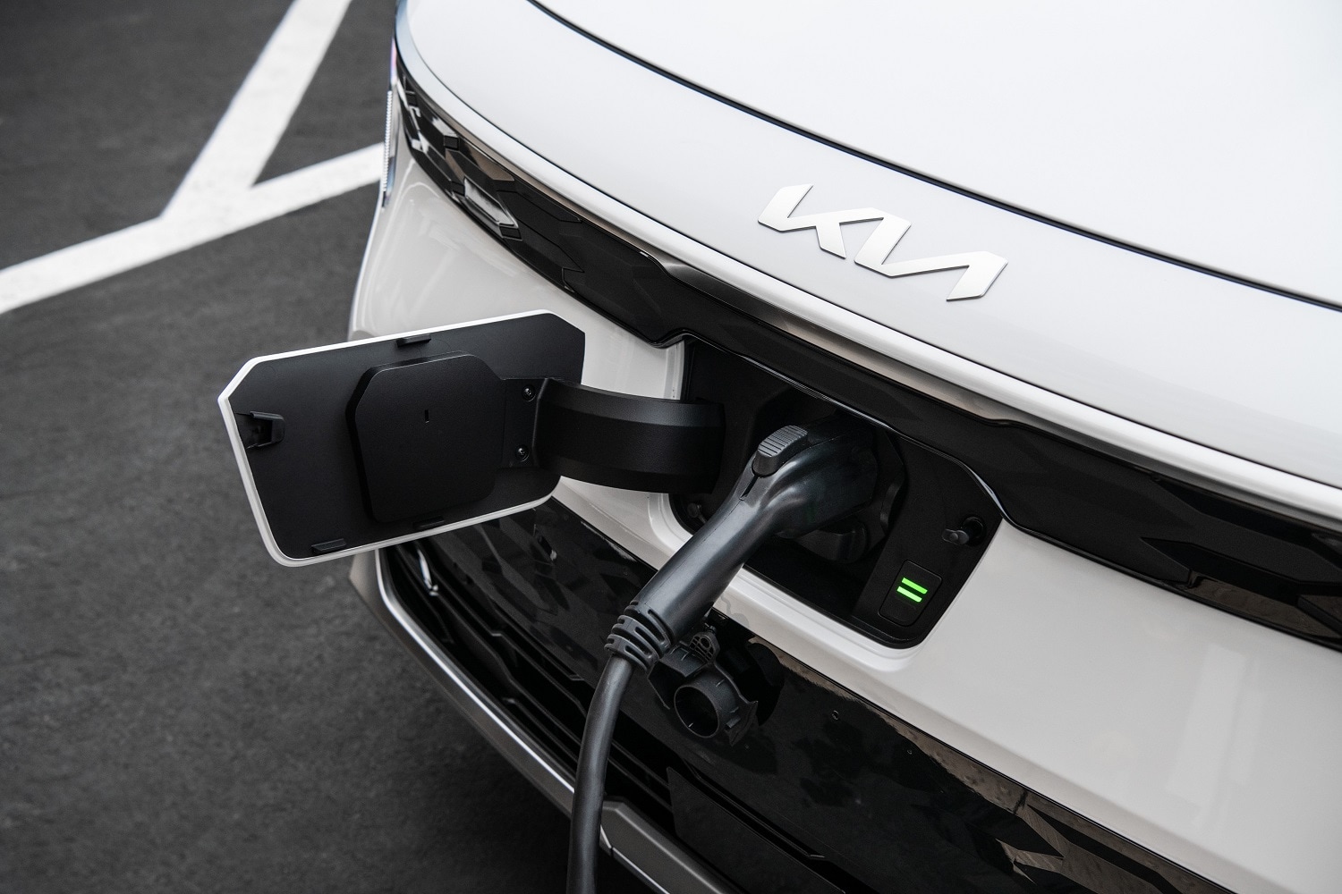 2023 Kia Niro charging