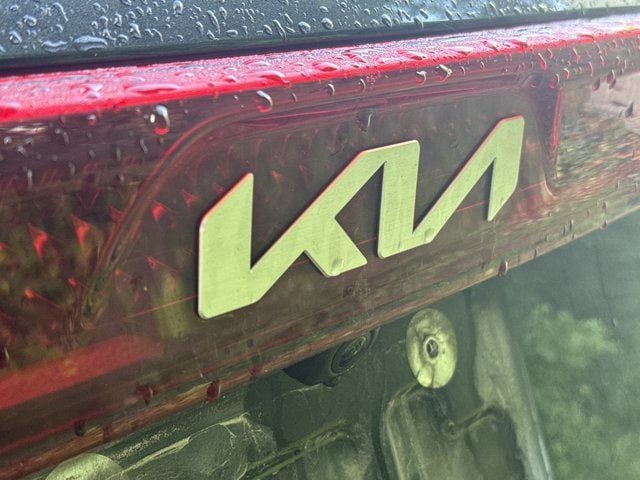 2023 Kia Carnival SX Prestige - Photo 8