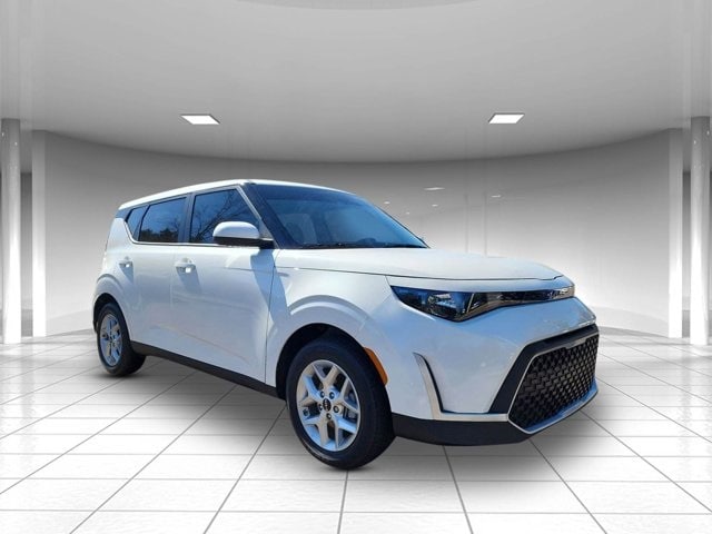 2025 Kia Soul LX's photo