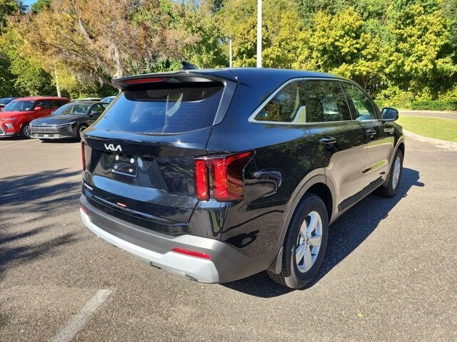 2026 Kia Sorento LX photo 2