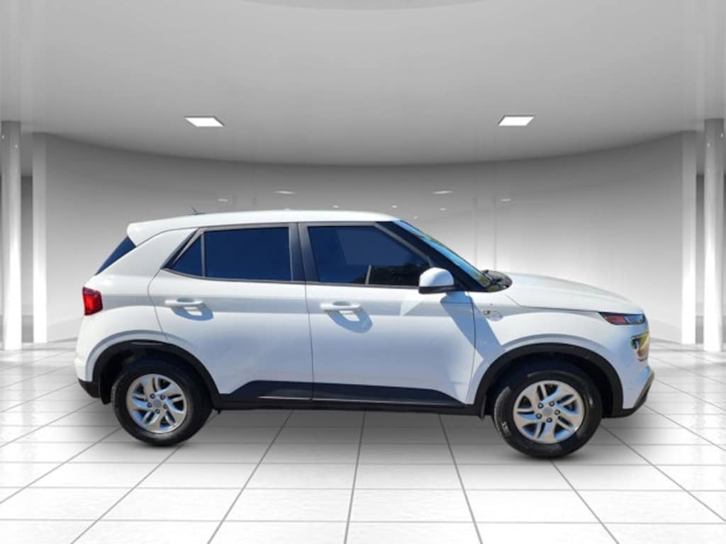 Used 2024 Hyundai Venue SE SUV