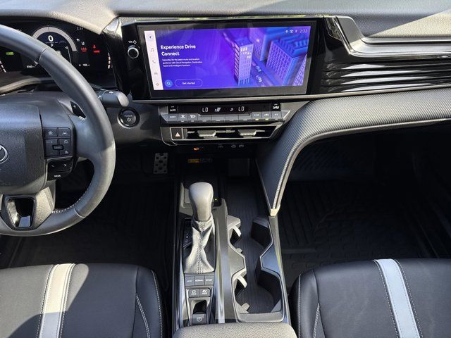 2025 Toyota Camry SE - Photo 14