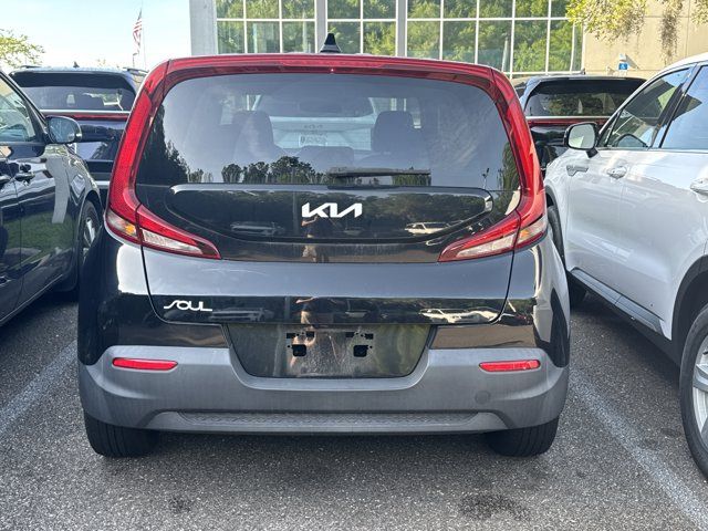 2022 Kia Soul LX - Photo 11