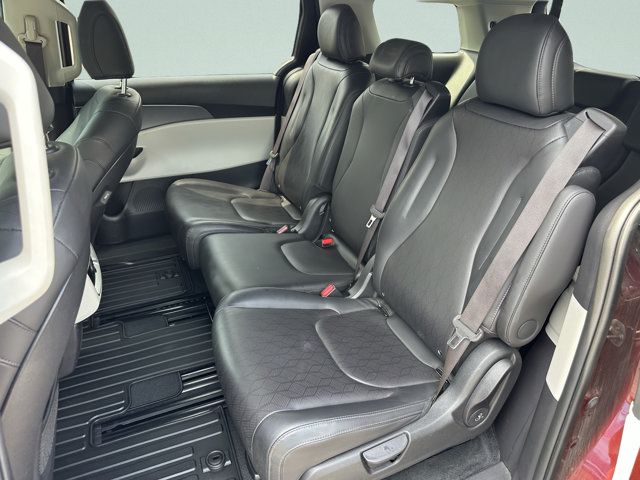 2024 Kia Carnival LX Seat Pkg - Photo 18