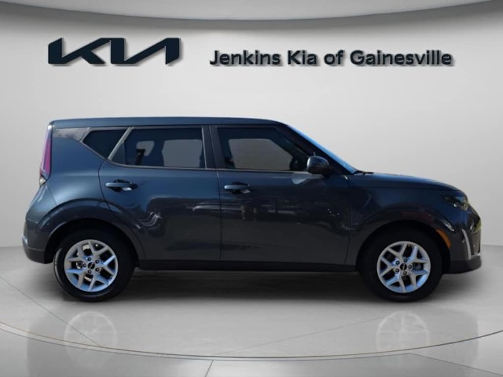 New 2025 Kia Soul LX Hatchback