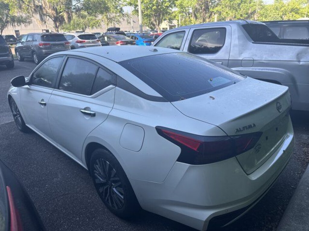 Used 2023 Nissan Altima 2.5 SV Sedan