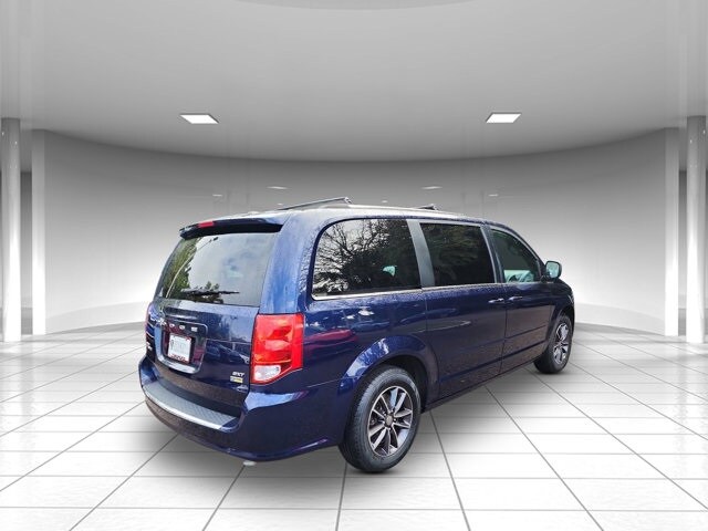 2017 Dodge Grand Caravan SXT photo 2