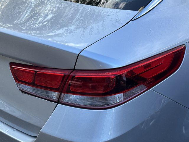 2019 Kia Optima LX - Photo 8