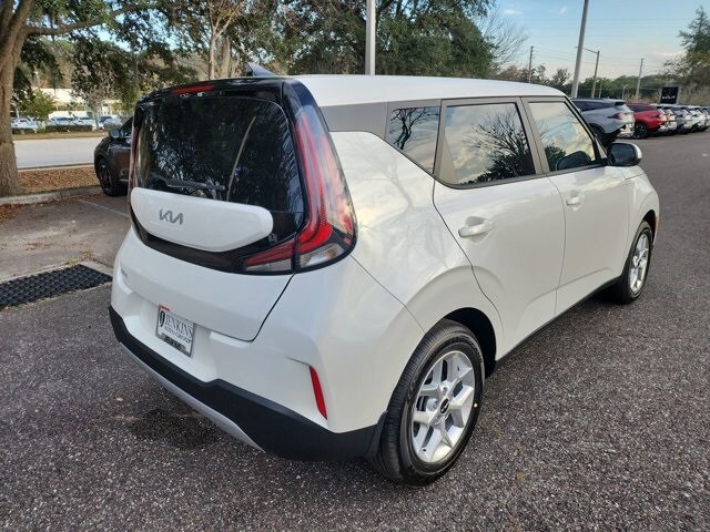 2025 Kia Soul LX photo 2