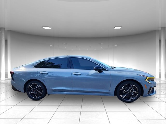 2025 Kia K5 GT-Line photo 2