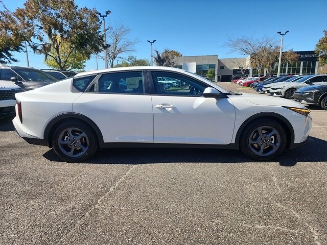 2025 Kia K4 LXS photo 2