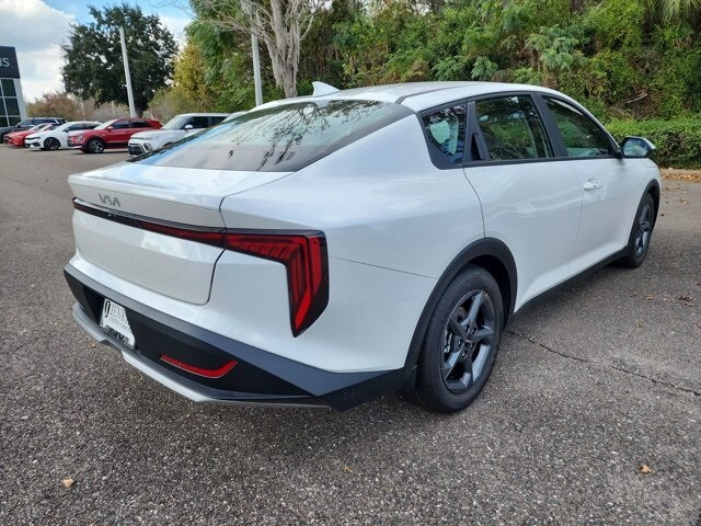 2025 Kia K4 LXS photo 3