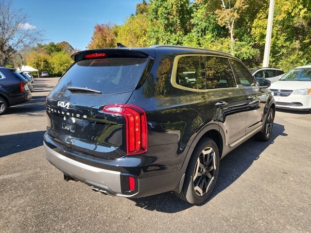 2025 Kia Telluride S photo 2
