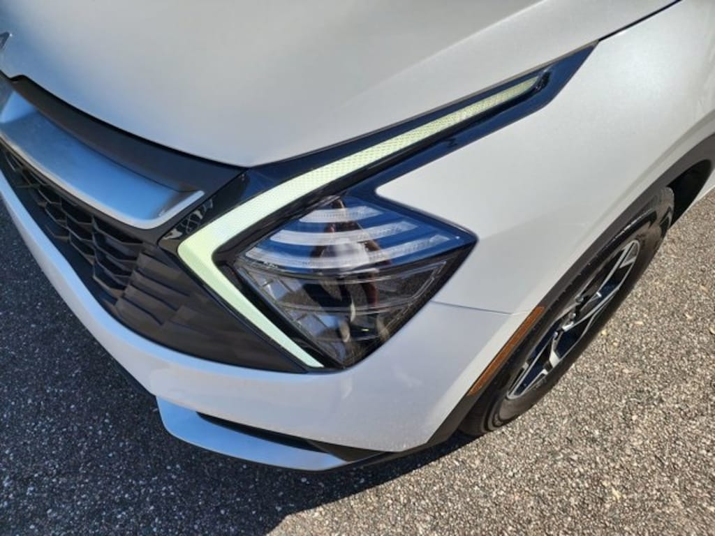 New 2025 Kia Sportage LX SUV