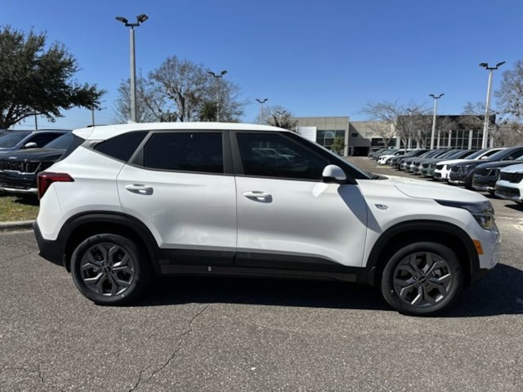 New 2026 Kia Seltos LX SUV