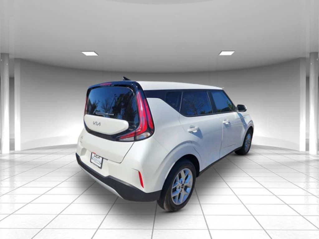 New 2025 Kia Soul LX Hatchback