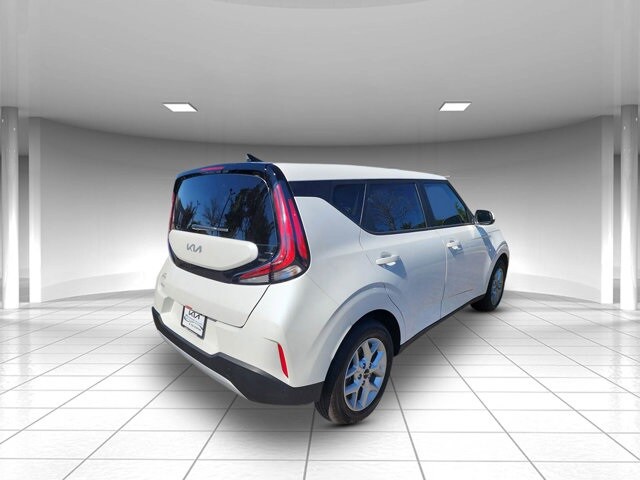 2025 Kia Soul LX photo 3