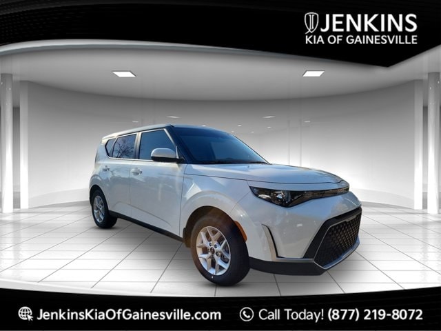 2025 Kia Soul LX's photo