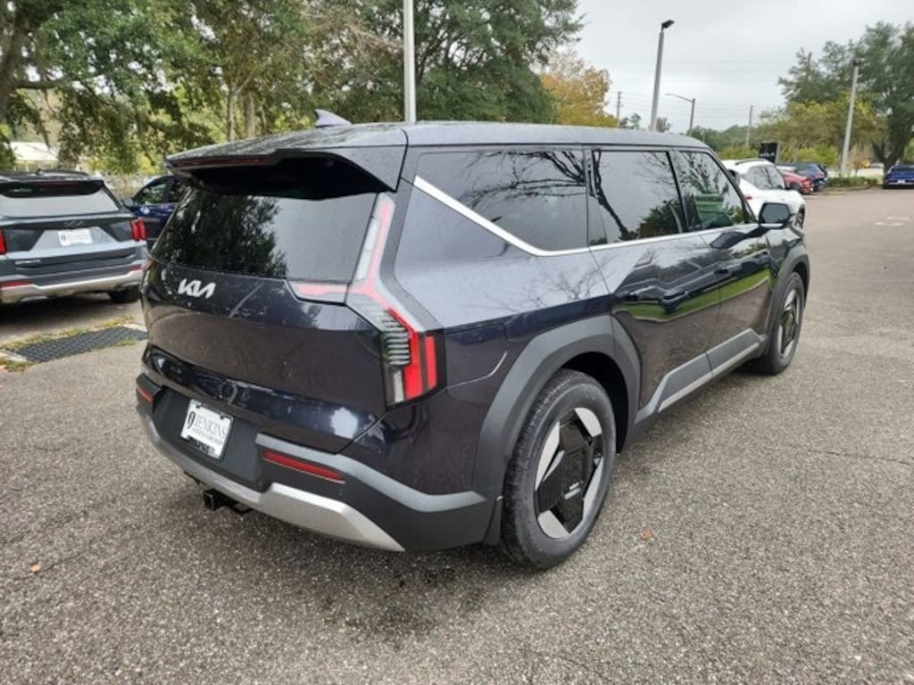 New 2026 Kia EV9 Light Long Range SUV