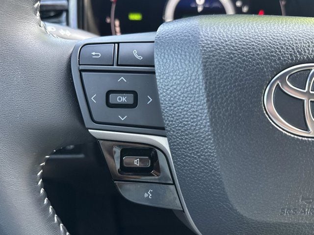 2025 Toyota Camry SE - Photo 29