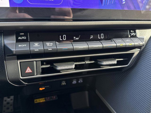 2025 Toyota Camry SE - Photo 24