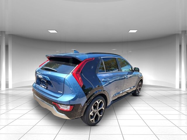 2023 Kia Niro Plug-In Hybrid SX photo 3