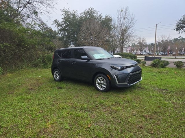 2025 Kia Soul LX's photo