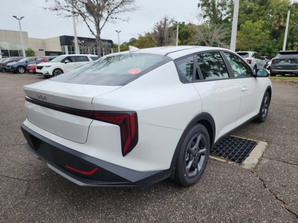 New 2025 Kia K4 LXS Sedan