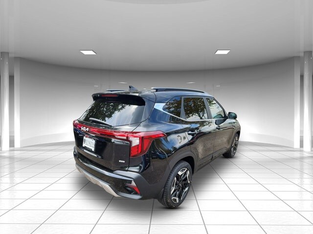 2026 Kia Seltos SX photo 2