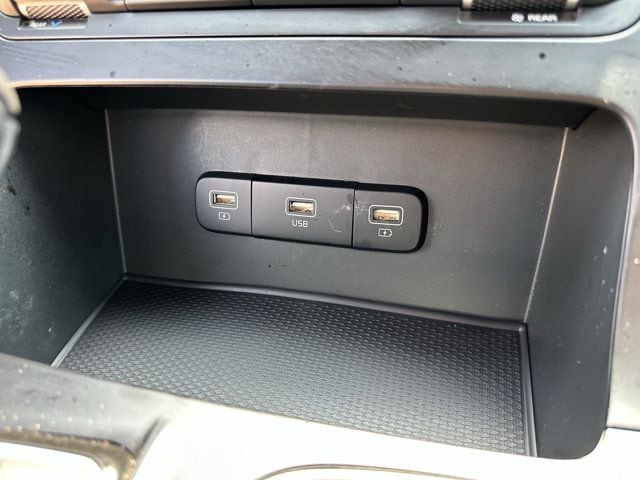 2024 Kia Carnival LX Seat Pkg - Photo 36